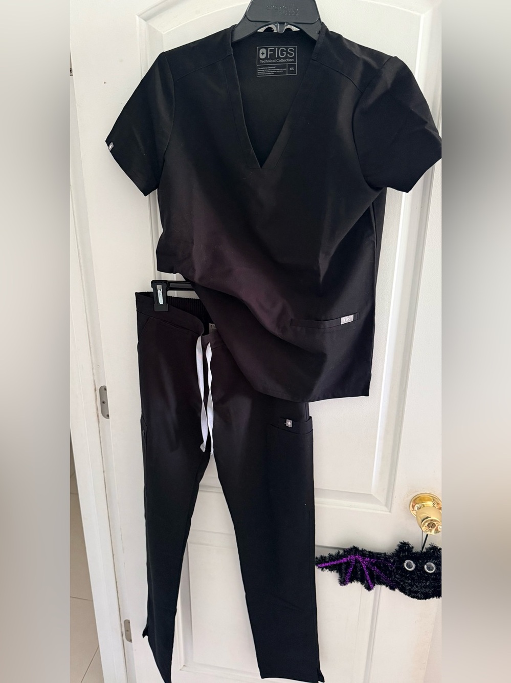 FIGS Scrub Set Casma 3 Pocket Womens Yola Skinny Joggers Pants XS Top XS Black